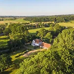 Historisches Mit Outdoor-sauna Ostenfeld