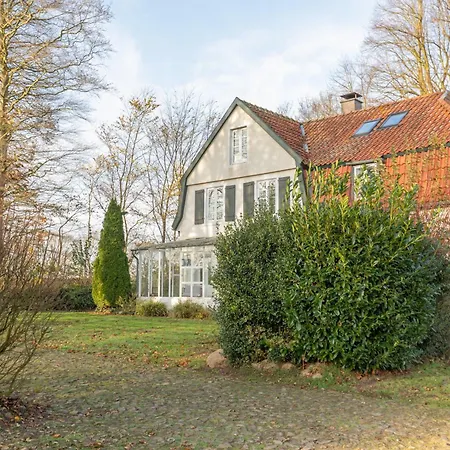 Nyaraló Historisches Mit Outdoor-sauna *