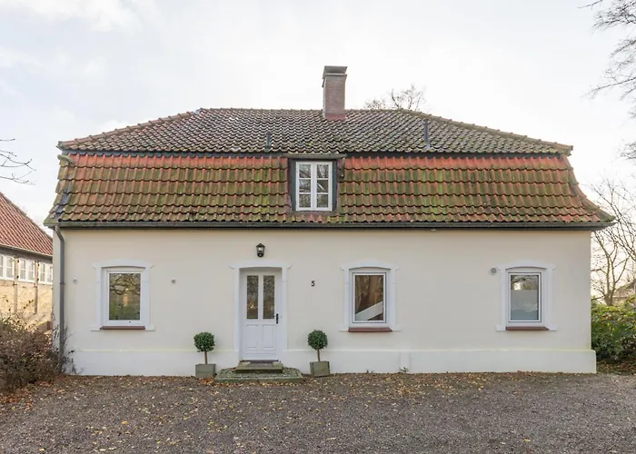 Historisches Mit Outdoor-sauna Feriehus